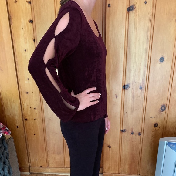 🌼3/$30 Weekenders long sleeve top. - Picture 2 of 6